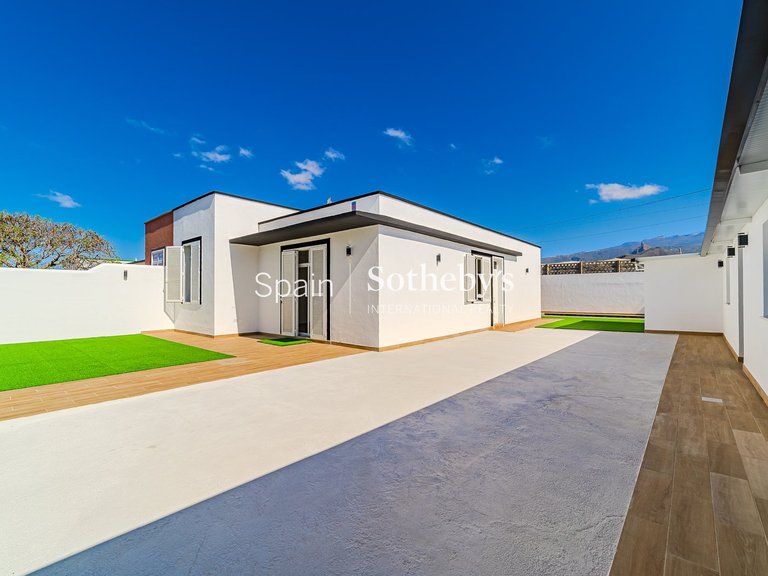Villa for Sale in Santa Cruz De Tenerife, Tenerife 3