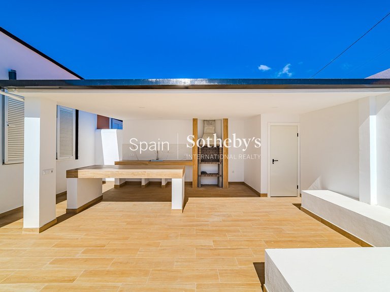 Villa for Sale in Santa Cruz De Tenerife, Tenerife 2