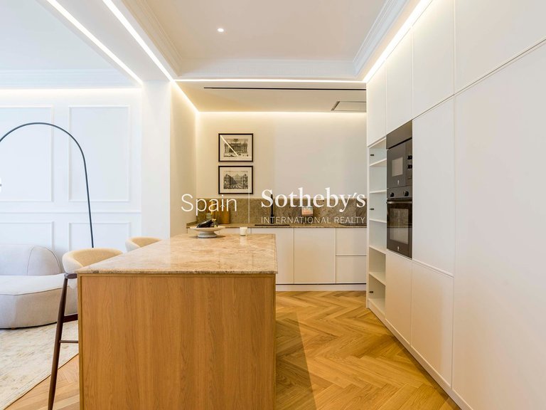 Apartment for Sale in Madrid, Madrid 18