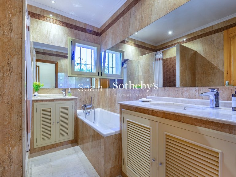 Villa for Sale in Calpe, Alicante 36