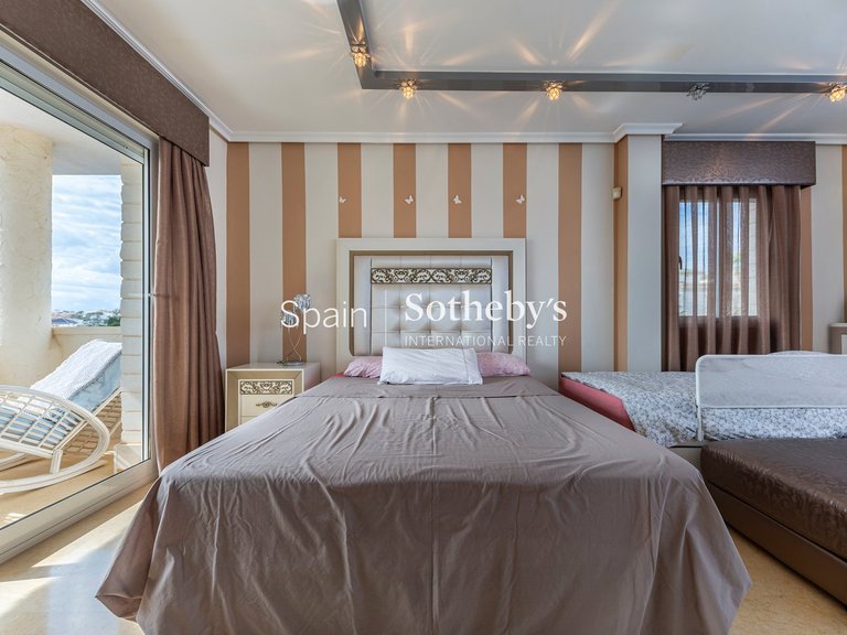 Villa for Sale in Torrevieja, Alicante 28