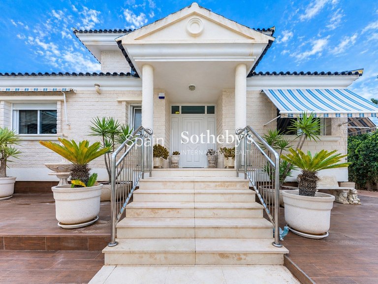 Villa for Sale in Torrevieja, Alicante 2