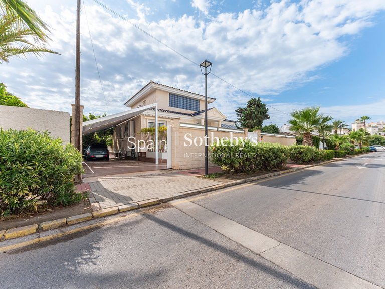 Villa for Sale in Torrevieja, Alicante 5