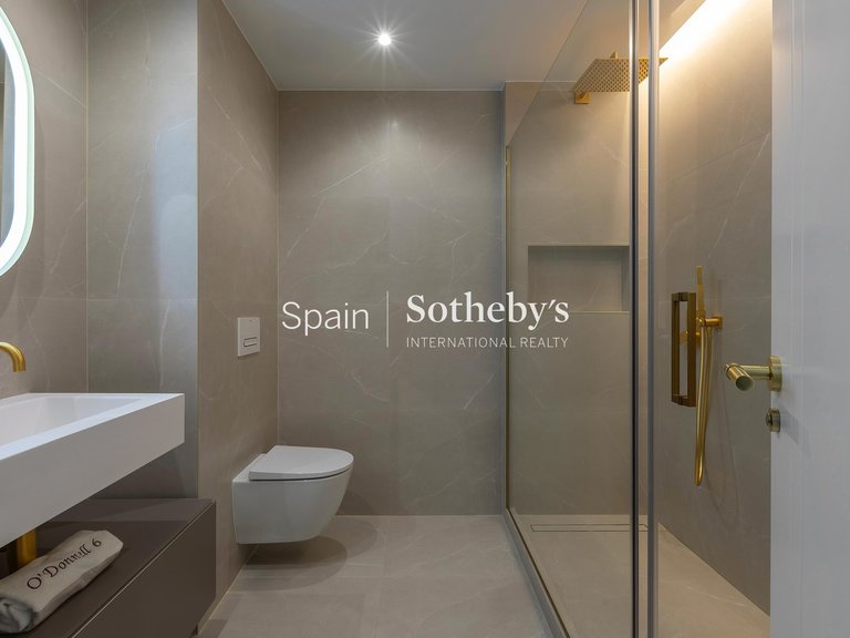 Apartment for Sale in Madrid, Madrid 18