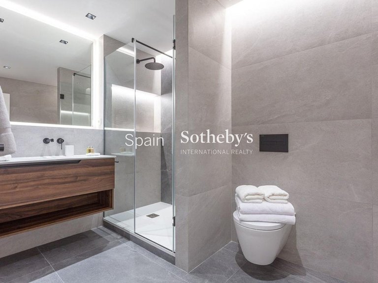 Apartment for Sale in Madrid, Madrid 16
