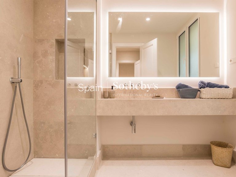 Apartment for Sale in Madrid, Madrid 18