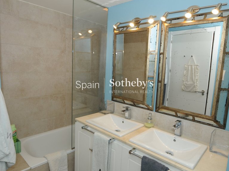 Apartment for Sale in Madrid, Madrid 8