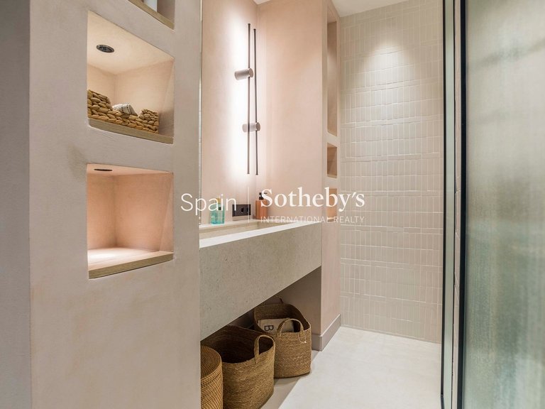 Apartment for Sale in Madrid, Madrid 18