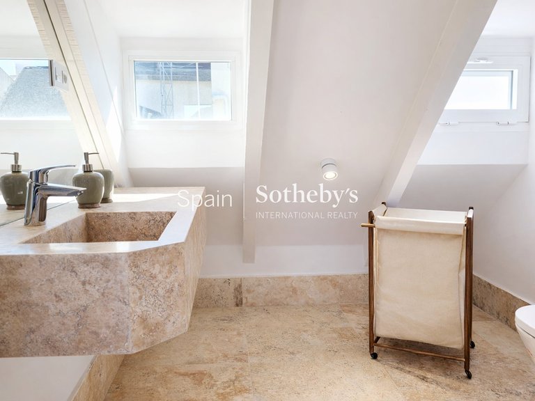Apartment for Sale in Madrid, Madrid 18