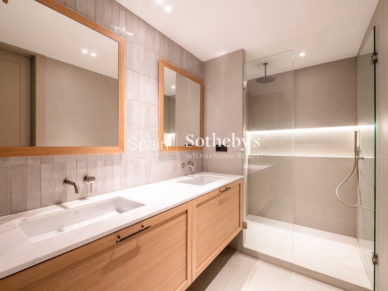 Apartment for Sale in Madrid, Madrid 17