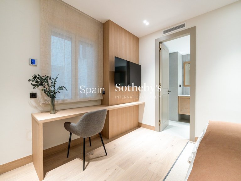 Apartment for Sale in Madrid, Madrid 18