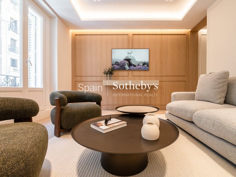 Apartment for Sale in Madrid, Madrid 5