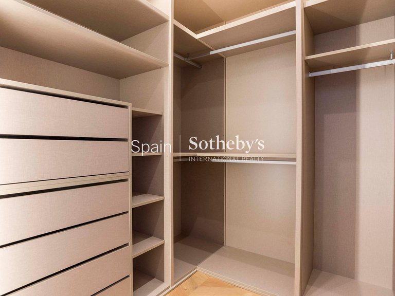 Apartment for Sale in Madrid, Madrid 18
