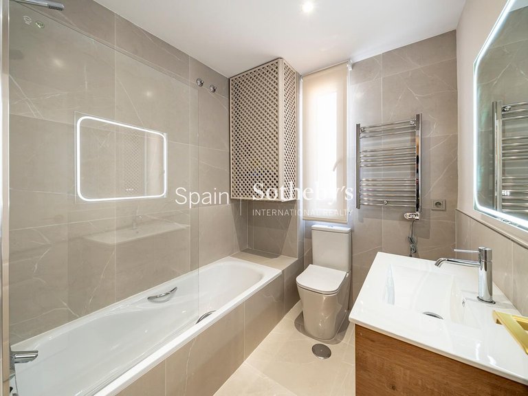 Apartment for Sale in Madrid, Madrid 18