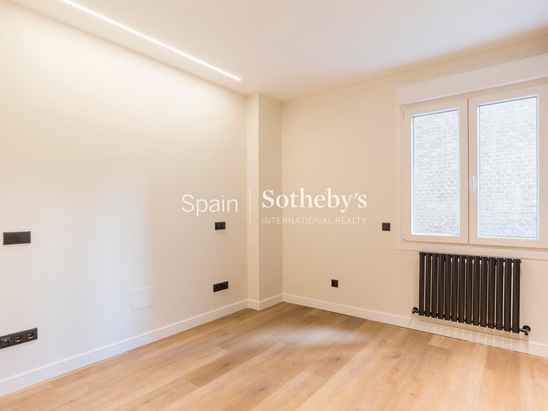 Apartment for Sale in Madrid, Madrid 18