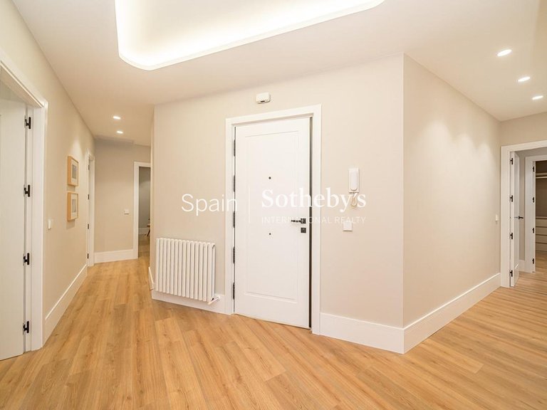 Apartment for Sale in Madrid, Madrid 18