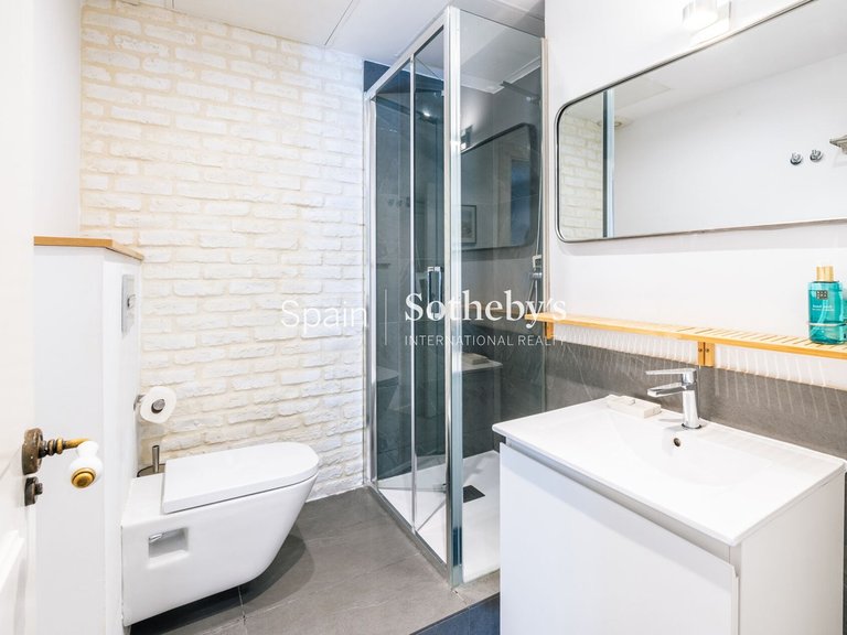 Apartment for Sale in Madrid, Madrid 18