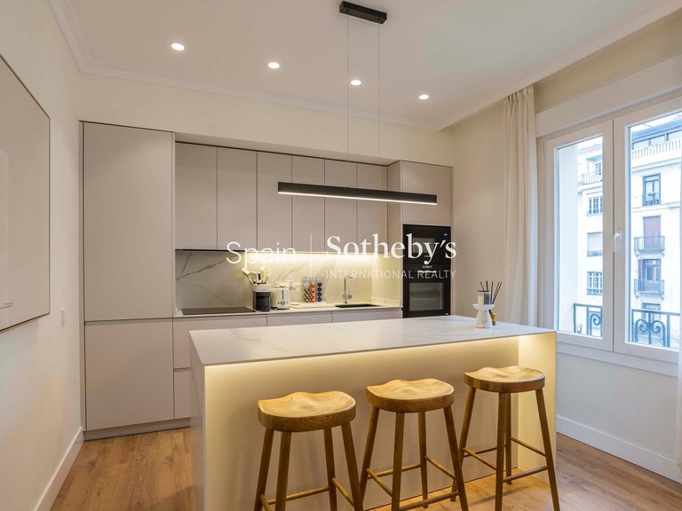 Apartment for Sale in Madrid, Madrid 16