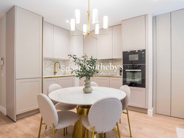 Apartment for Sale in Madrid, Madrid 18