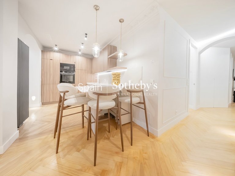 Apartment for Sale in Madrid, Madrid 18