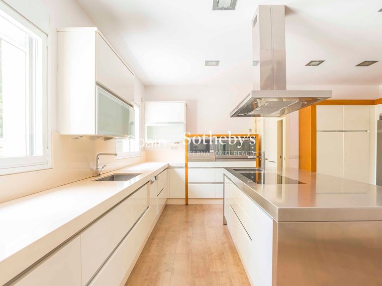 Villa for Rent in Madrid, Madrid 11
