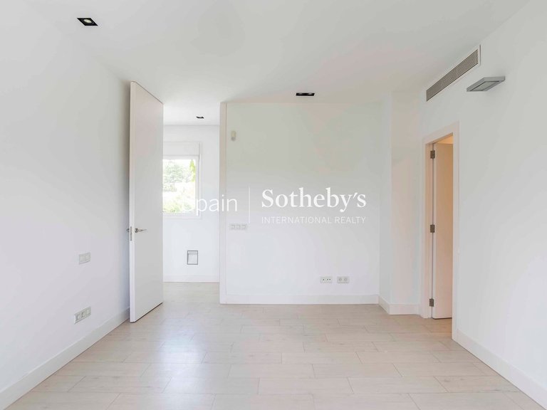 Villa for Rent in Madrid, Madrid 34