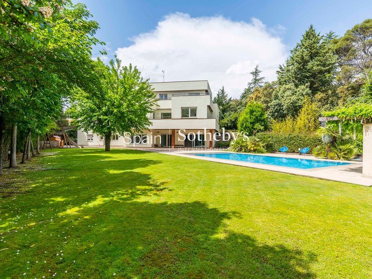 Villa for Rent in Madrid, Madrid 30