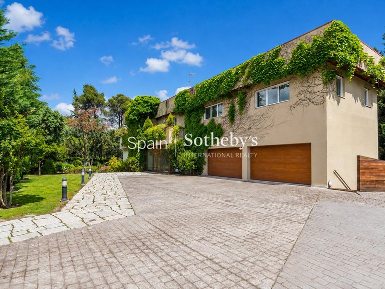 Villa for Rent in Madrid, Madrid 2