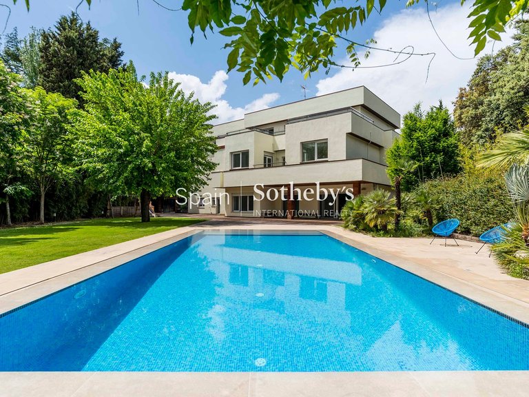 Villa for Rent in Madrid, Madrid 21