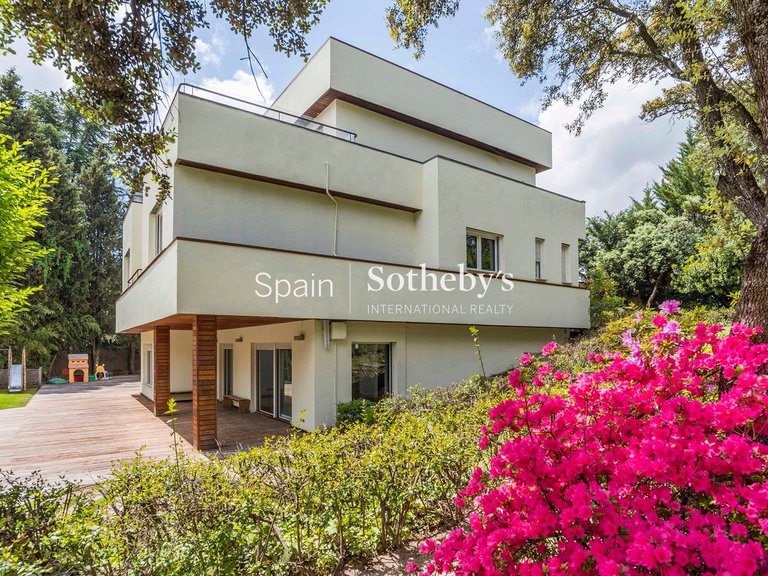 Villa for Rent in Madrid, Madrid 6