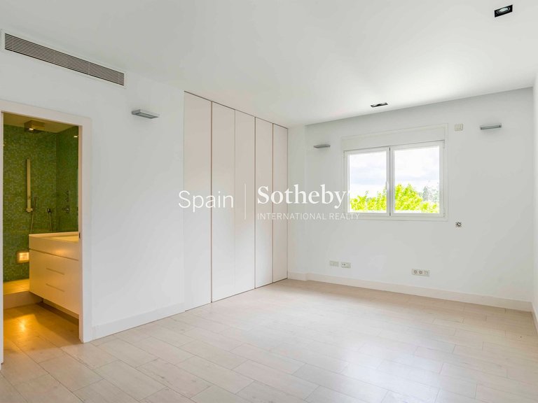 Villa for Rent in Madrid, Madrid 16