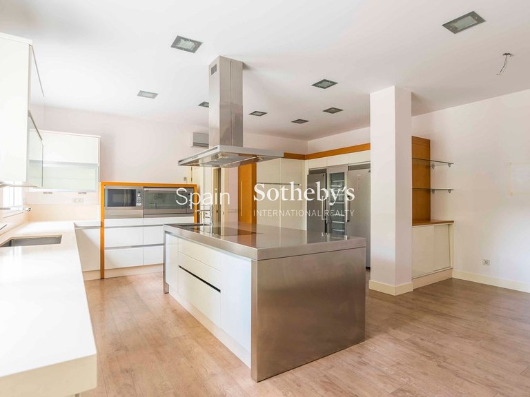 Villa for Rent in Madrid, Madrid 9