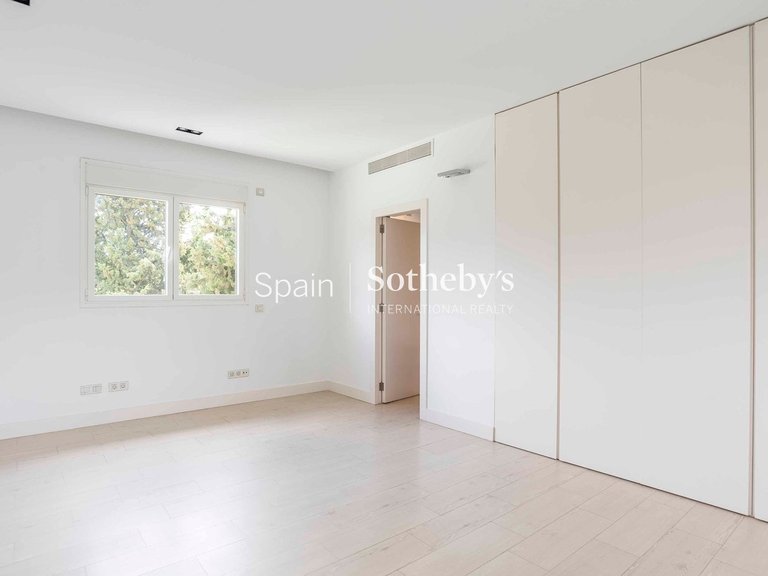 Villa for Rent in Madrid, Madrid 39