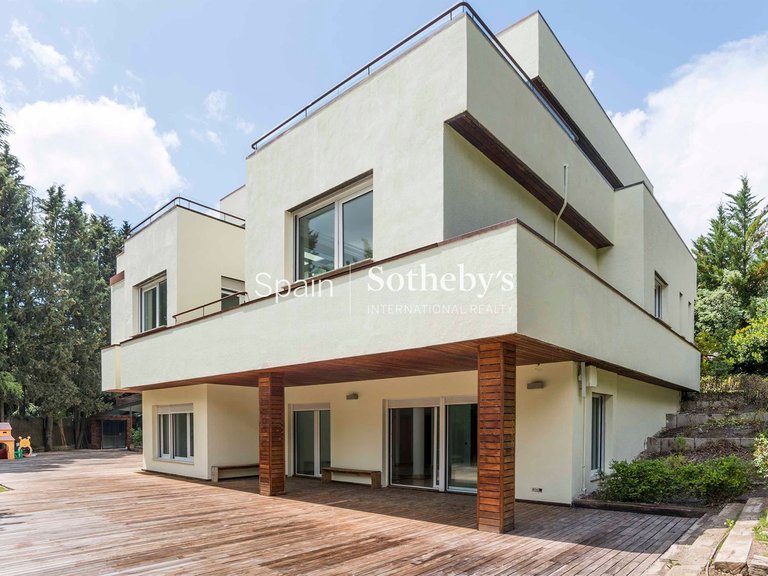 Villa for Rent in Madrid, Madrid 18