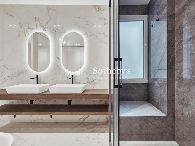 Apartment for Sale in Madrid, Madrid 18