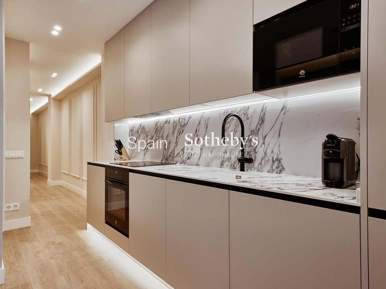 Apartment for Sale in Madrid, Madrid 11
