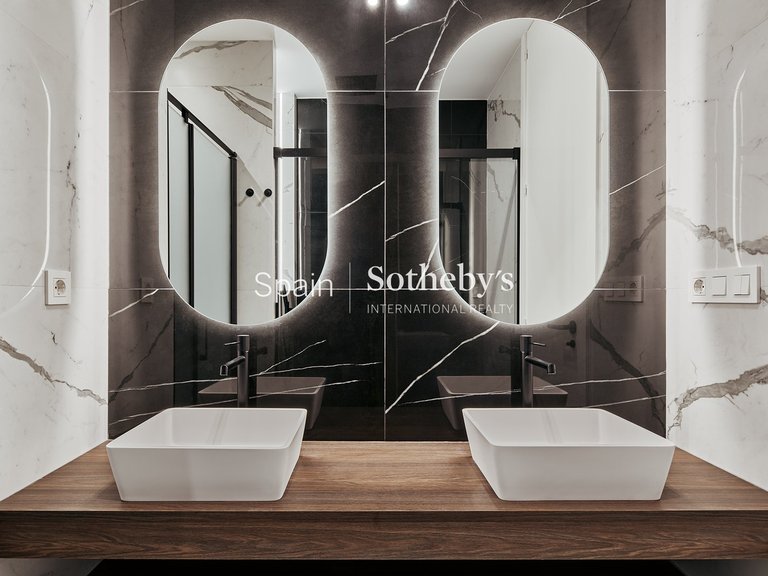 Apartment for Sale in Madrid, Madrid 18