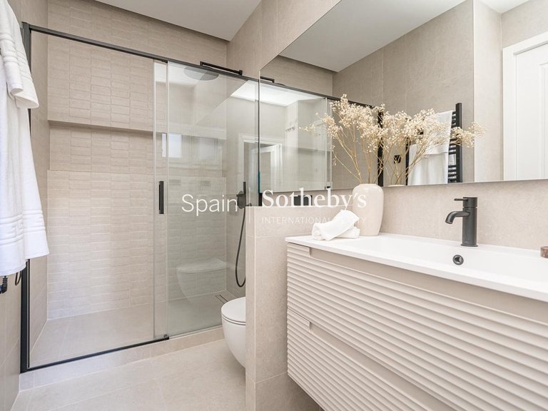 Apartment for Sale in Madrid, Madrid 11