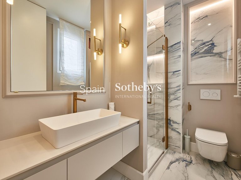 Apartment for Sale in Madrid, Madrid 16