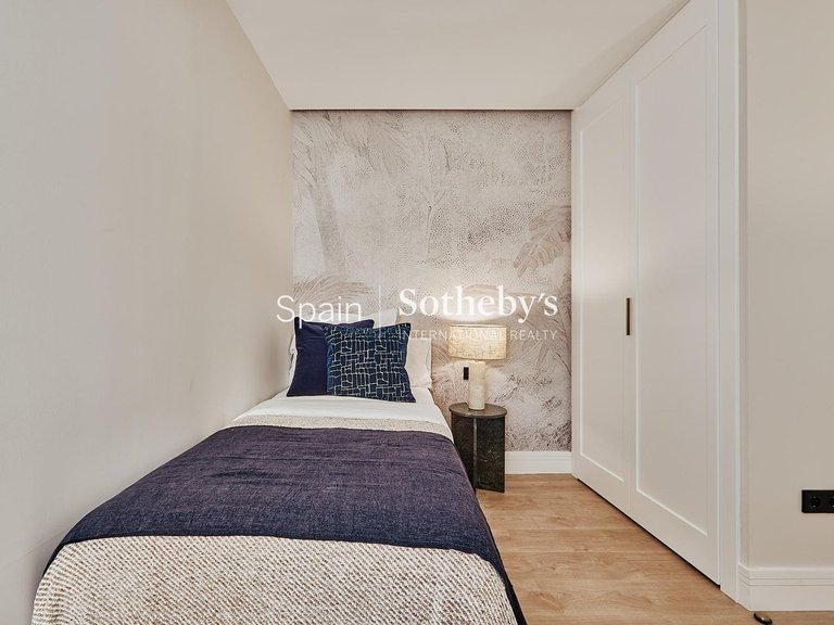 Apartment for Sale in Madrid, Madrid 18