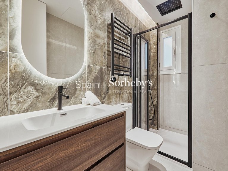 Apartment for Sale in Madrid, Madrid 16