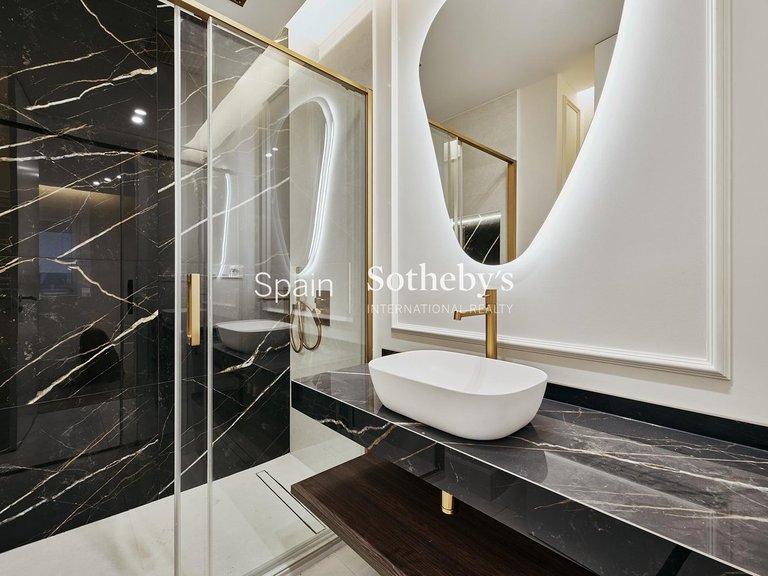 Apartment for Sale in Madrid, Madrid 18