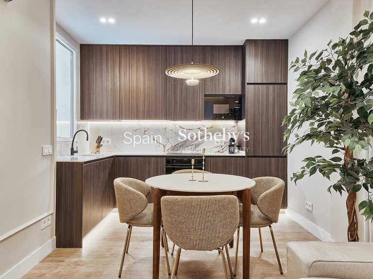 Apartment for Sale in Madrid, Madrid 5