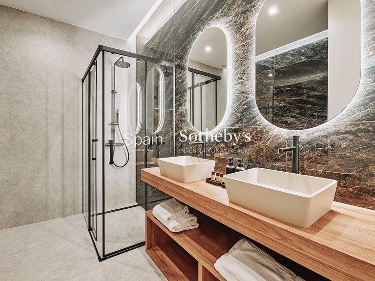 Apartment for Sale in Madrid, Madrid 18