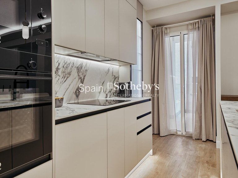 Apartment for Sale in Madrid, Madrid 18