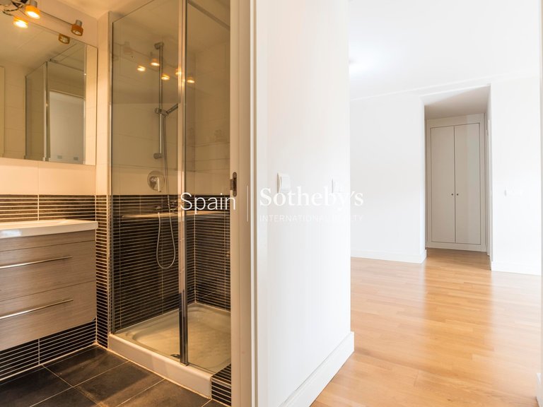 Apartment for Sale in Madrid, Madrid 11