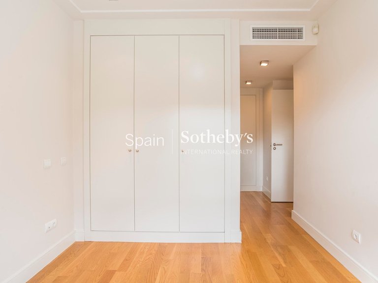 Apartment for Sale in Madrid, Madrid 18