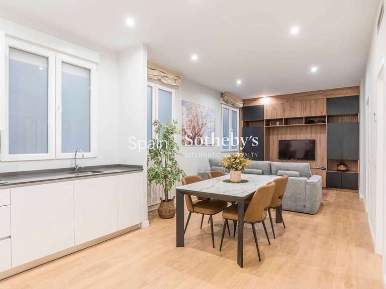 Apartment for Sale in Madrid, Madrid 18