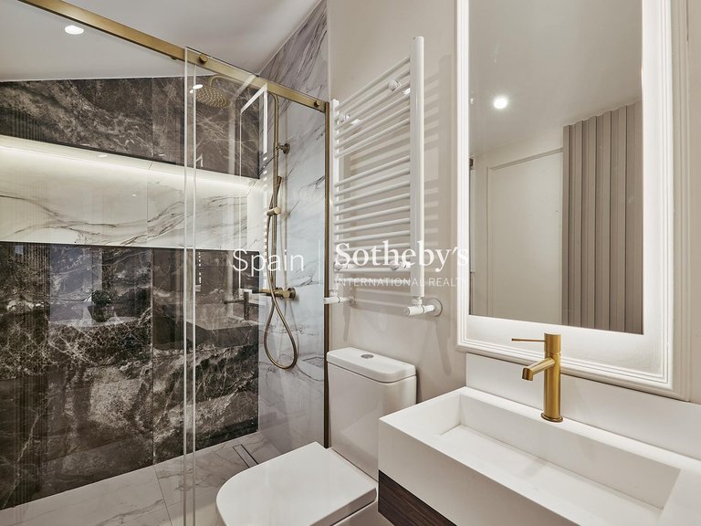 Apartment for Sale in Madrid, Madrid 16