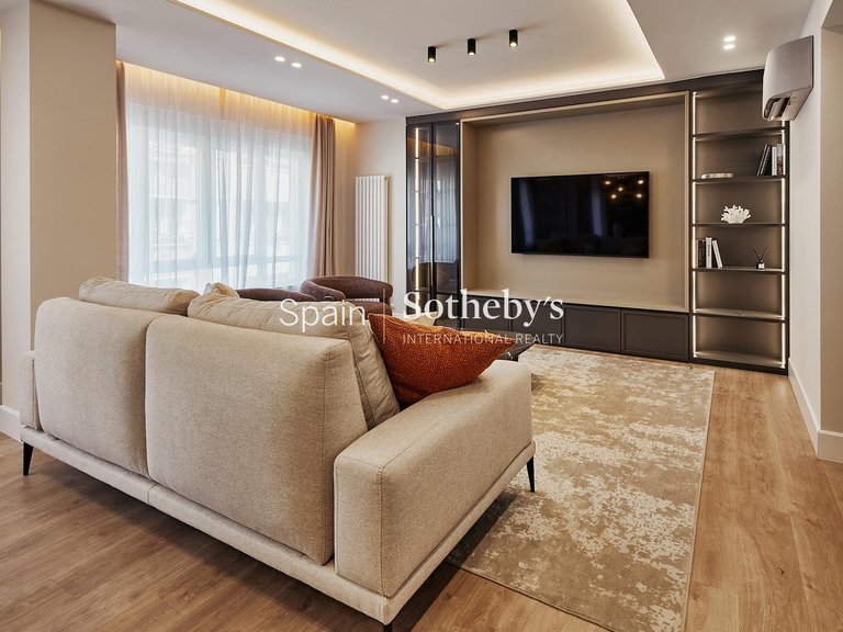 Apartment for Sale in Madrid, Madrid 18